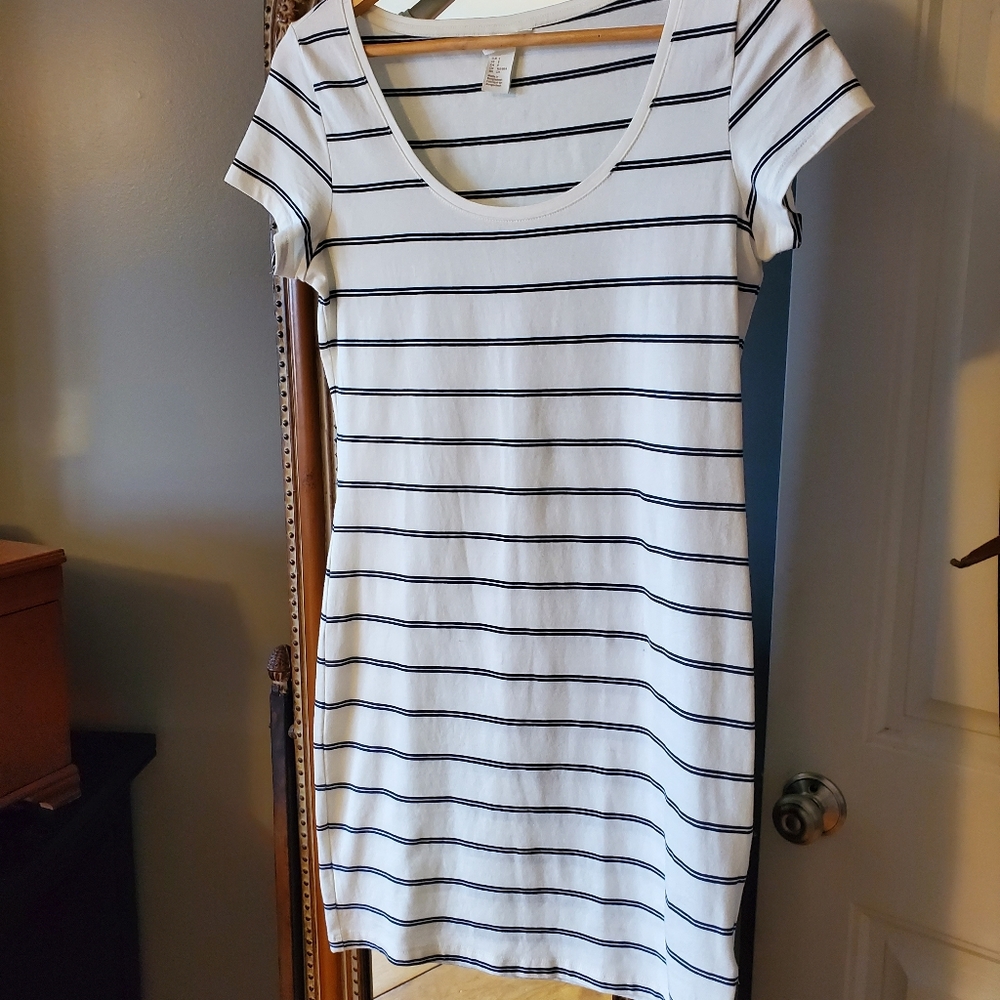 ADORABLE!!!!  H&M fitted t-shirt dress